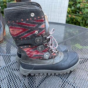 Stylish Patterned Winter Boots 6.5